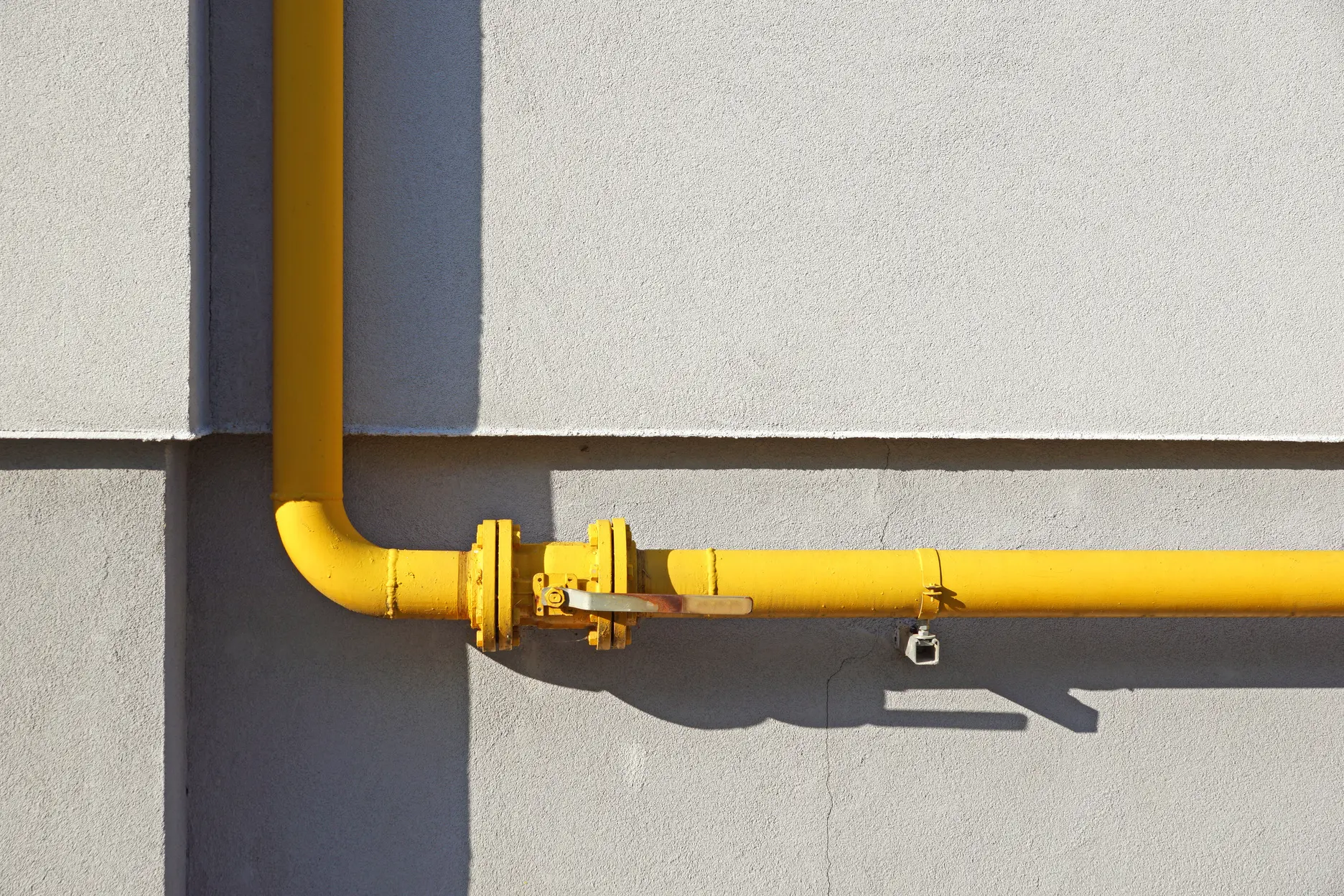 Gas distribution pipework